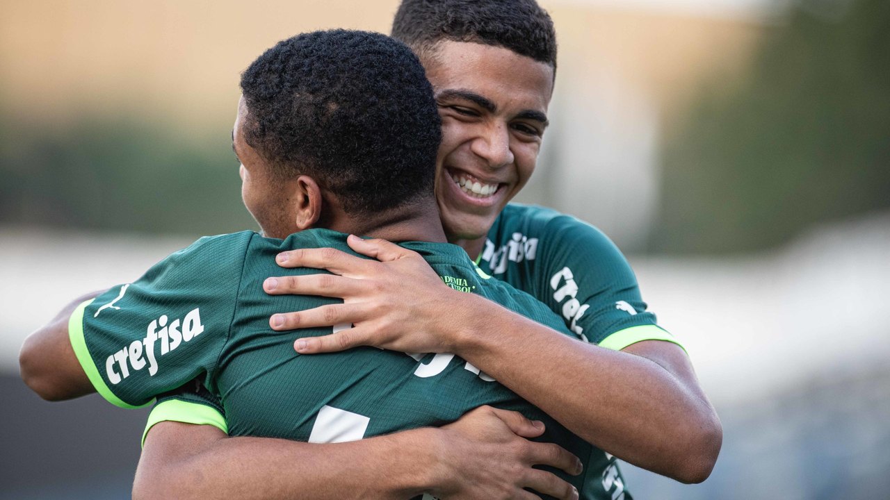 Palmeiras faz reabilitação em Porto Alegre e Luis Guilherme celebra volta aos campos