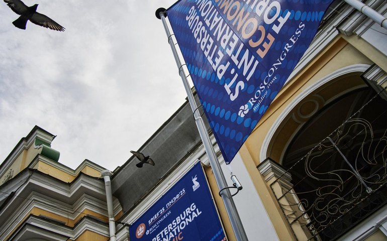 Fórum Econômico Internacional russo dá as boas-vindas aos seus primeiros visitantes em São Petersburgo