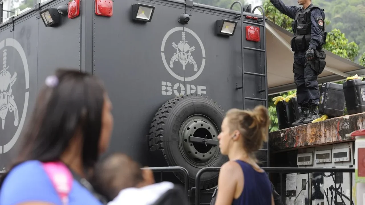 Bope prende nove homens em operação na comunidade César Maia
