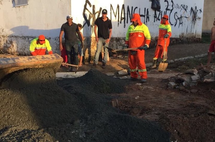 Seinfra executa serviço de drenagem no Conjunto Freitas Neto
