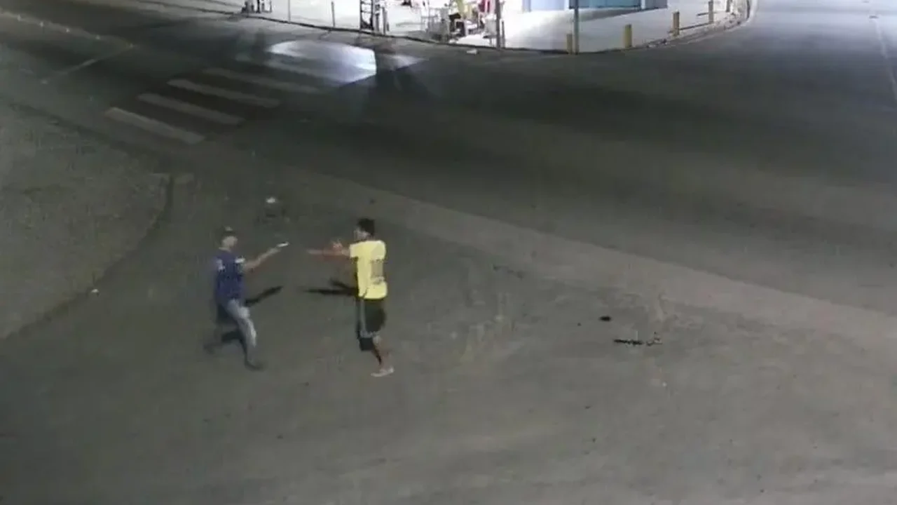 Câmera de videomonitoramento flagra um assassinato nesta madrugada em Palmeira dos Índios