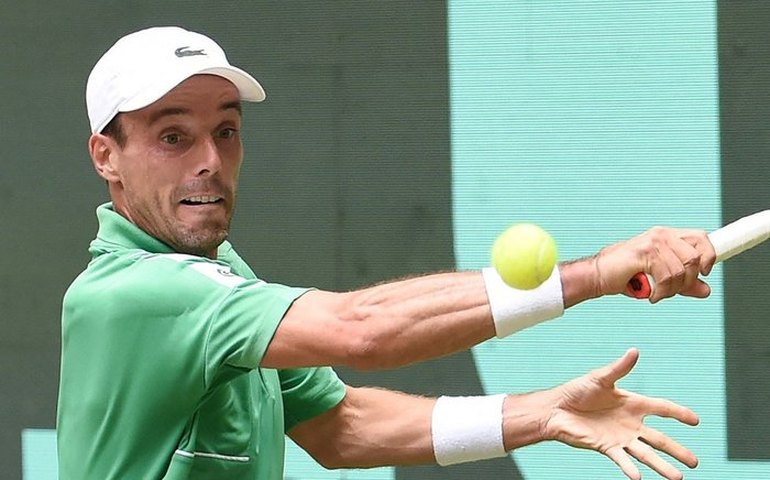 Bautista se vinga e elimina Medvedev nas quartas em Mallorca; Tsitsipas avança