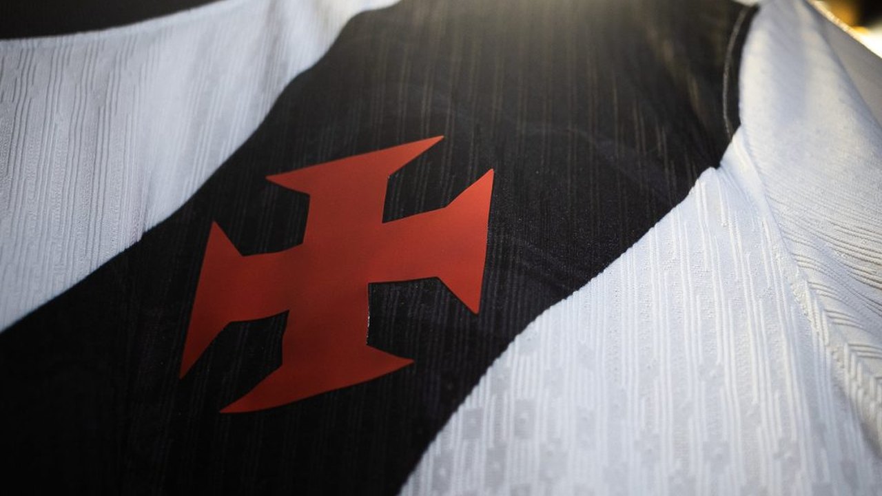 Vasco renova contrato com jogador revelado na base