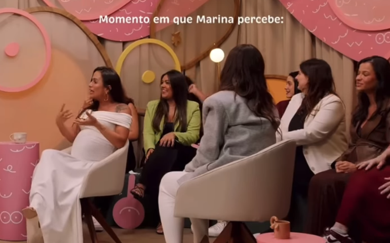 Grávida entra em trabalho de parto durante gravação de videocast sobre maternidade