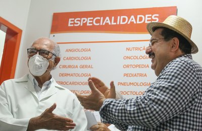 Prefeito Gilberto Gonçalves acompanha atendimento na policlínica em Rio Largo