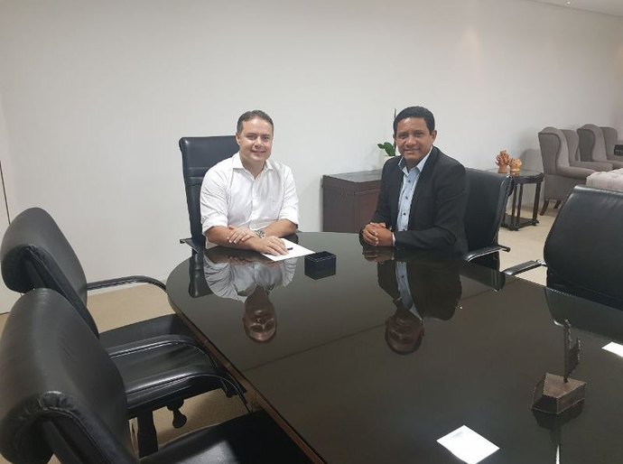 Prefeito Júlio e governador Renan alinham ações para o município de Palmeira