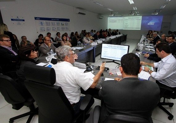 Governador Renan Filho pleiteia debate sobre ICMS