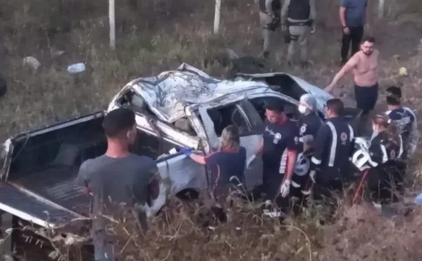 Capotamento de camioneta, na AL-220 em Jaramataia deixa saldo de um morto e duas mulheres feridas