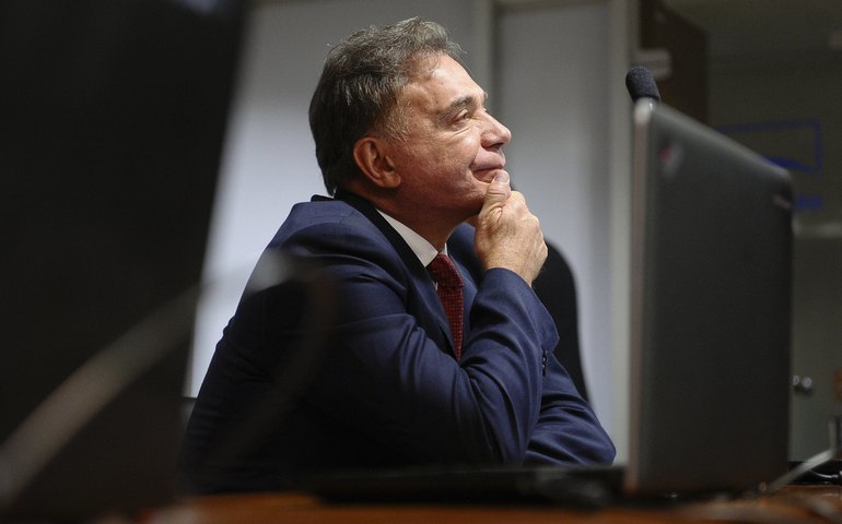 Sem apoio de Ratinho Jr., Alvaro Dias pode disputar o Senado ao lado de Requião