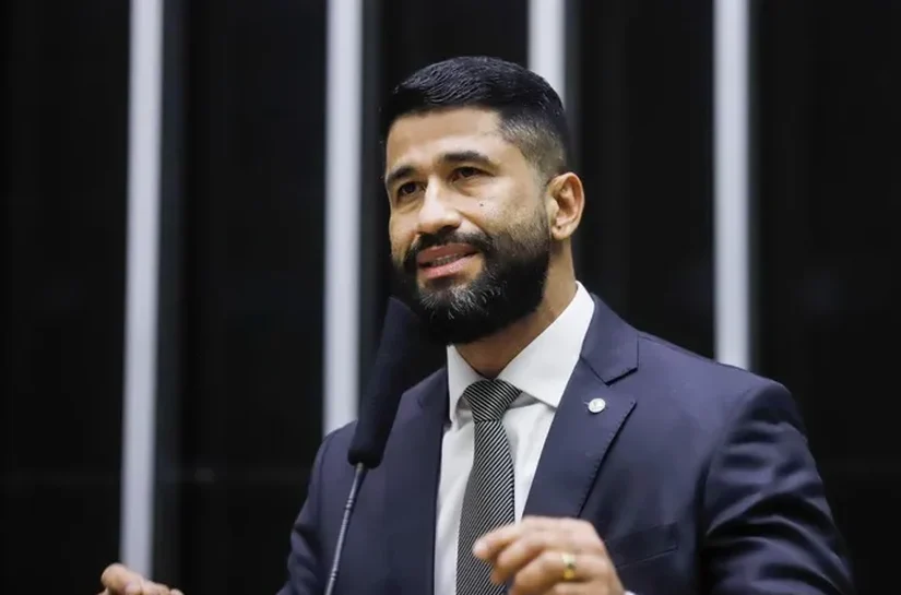 Deputado Federal Delegado Fabio Costa defende redução do IPVA e cobrança pelo peso dos veículos