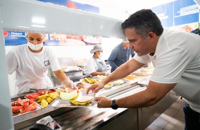 Governador entrega 1º Restaurante Popular Alagoas Sem Fome no interior do Estado