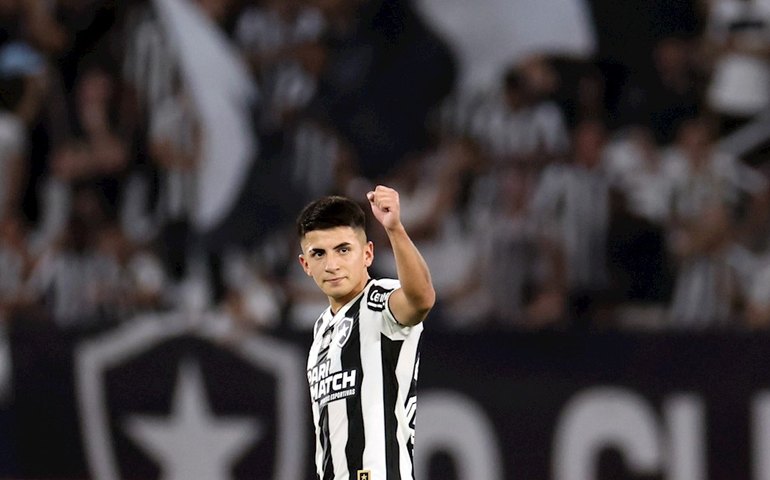 Botafogo resolve no 2º tempo e bate o Vasco em volta ao Brasileirão após o Mundial de Clubes