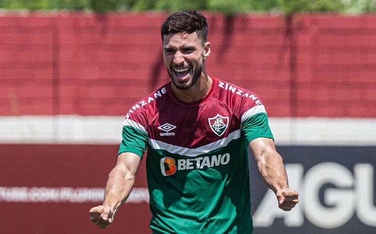 Martinelli estranha clima da Arábia e pede para Fluminense 'se adaptar com bola mais leve'