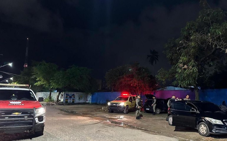 Polícia Militar recupera dois veículos no bairro do Poço, em Maceió