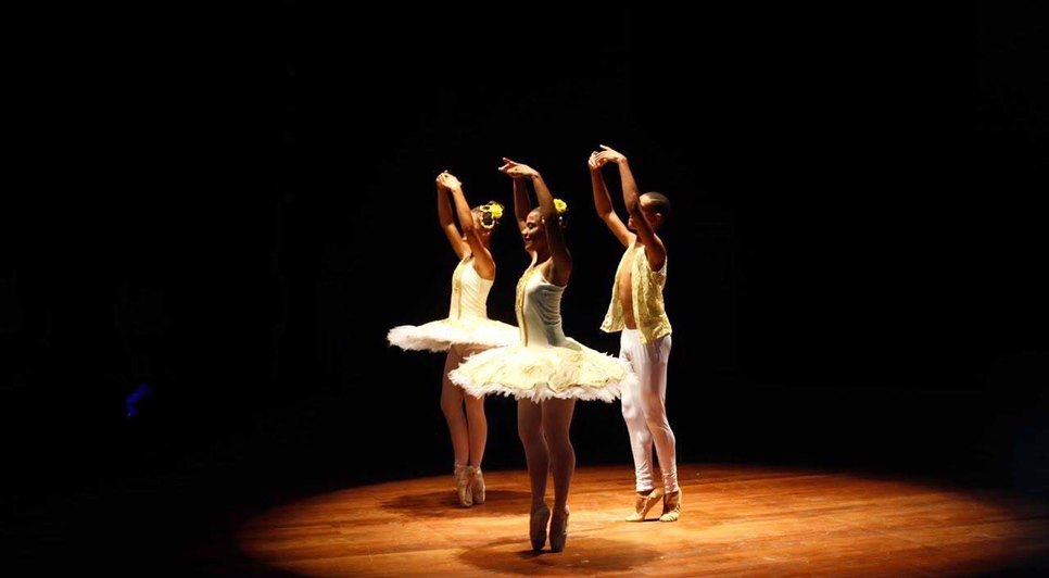 Alunos apresentam espetáculo de dança no Teatro Tobias Barreto em Aracaju