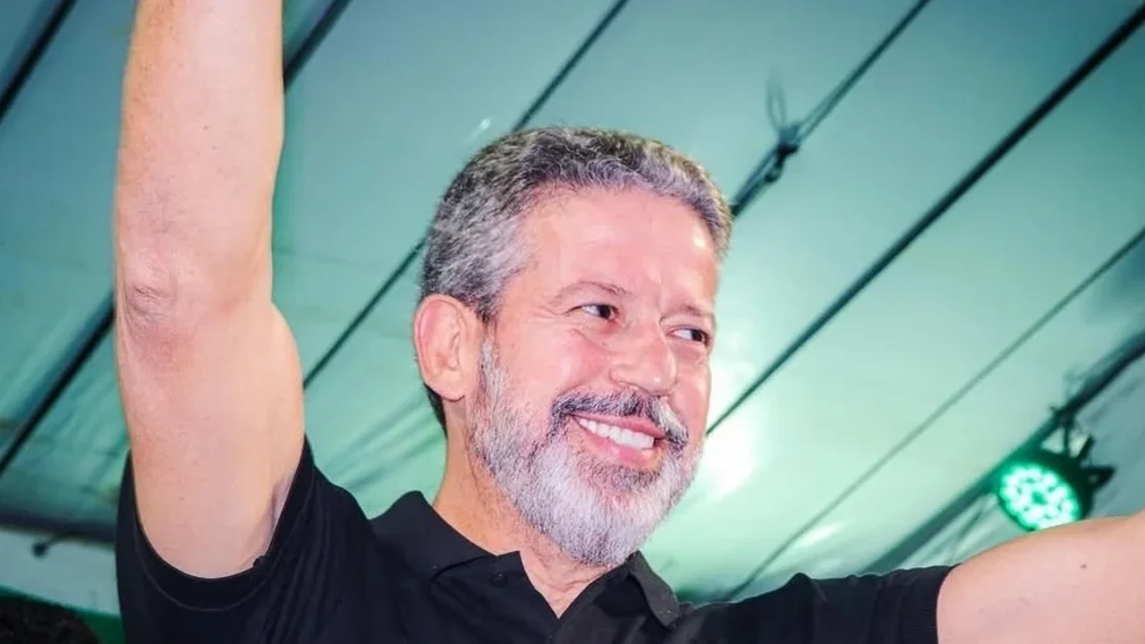 Arthur Lira faz brincadeira com Renan Filho sobre voto durante evento em Alagoas