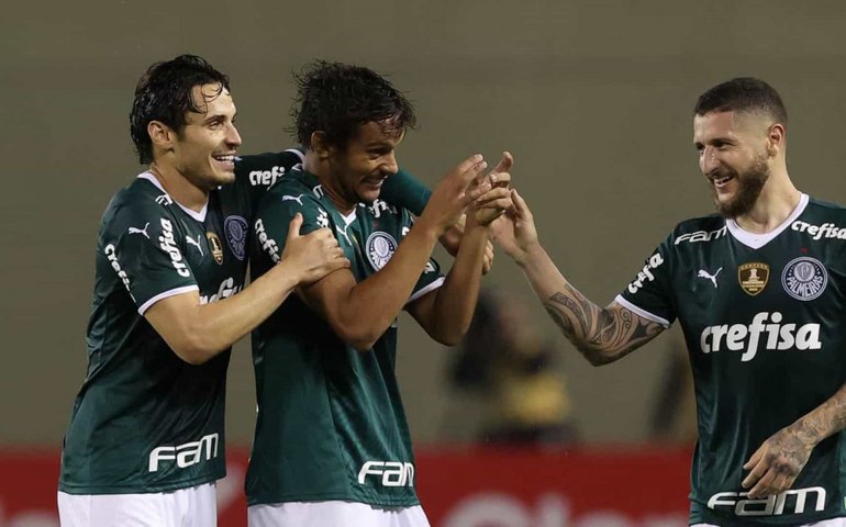 Palmeiras sofre, mas vira e abre vantagem sobre a Juazeirense na Copa do Brasil