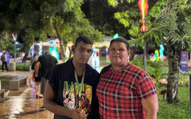 Vilas de São João atraem famílias com decoração temática e música ao vivo