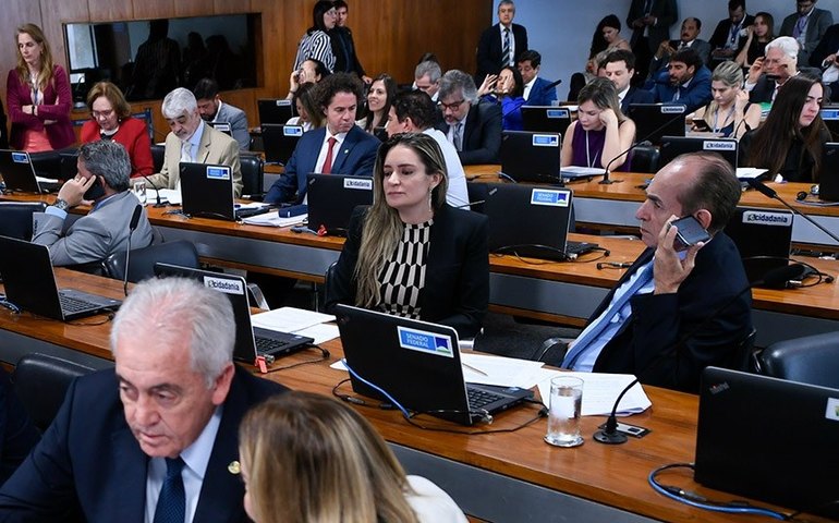 Vai à Câmara projeto que coíbe publicações com incentivo à automedicação