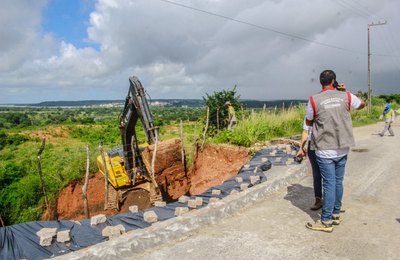 Reconstruir Penedo inicia recuperação de trecho da Rodovia Mário Freire Leahy