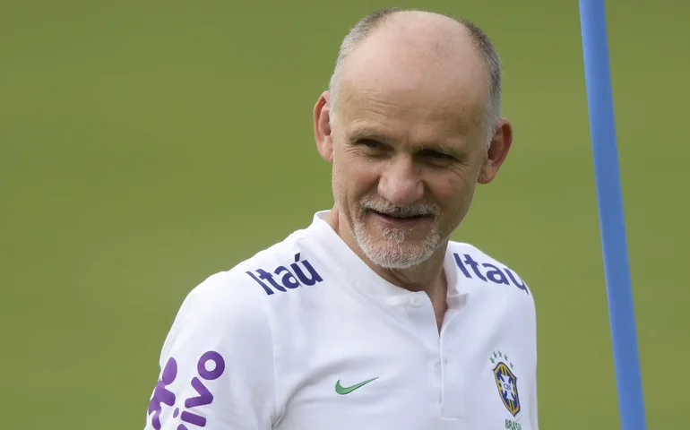 Taffarel sai em defesa de Bento após falha no Campeonato Saudita