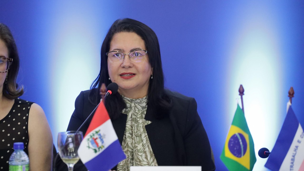 Secretária Roseane Vasconcelos debate financiamento da Educação em reunião do Consed