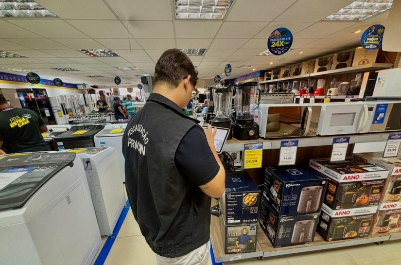 Procon Maceió orienta consumidores sobre compras seguras na Best Friday