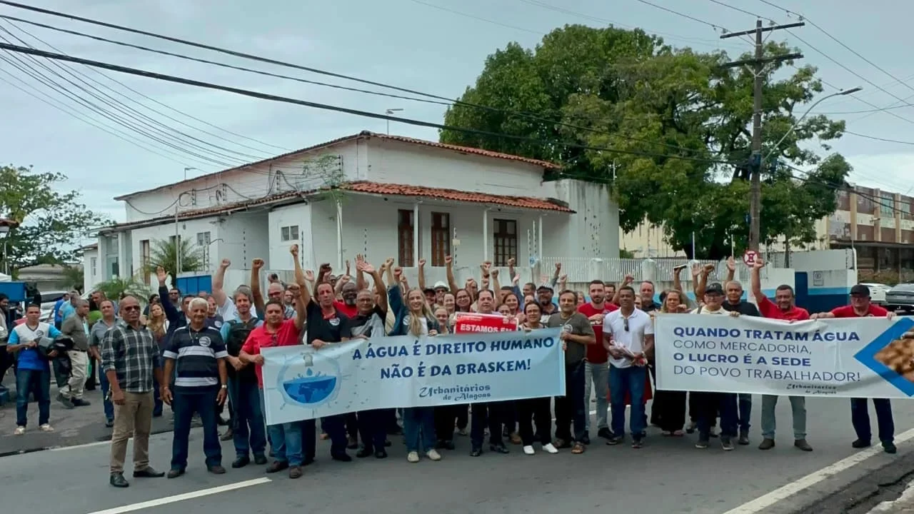Trabalhadores da CASAL realizam paralisação de advertência e questionam quem está ganhando com sucateamento da empresa