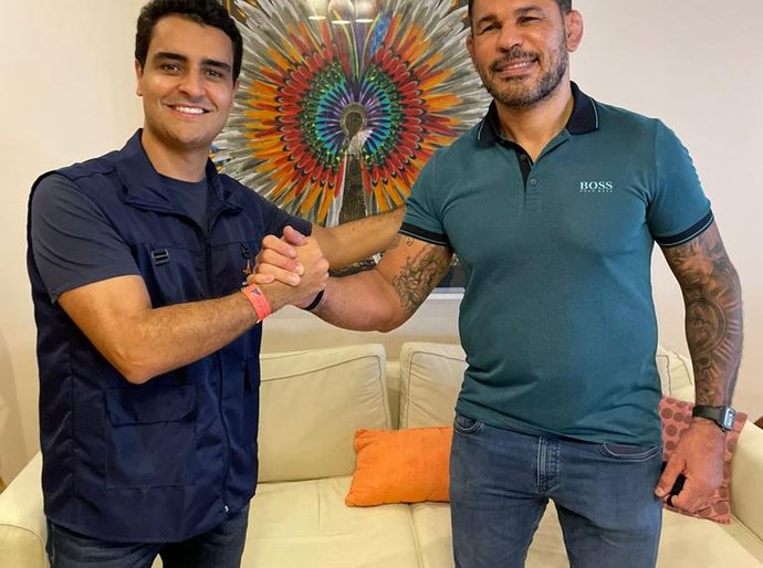 Prefeito JHC, se reúne com campeão Minotauro sobre projeto pioneiro de incentivo ao esporte