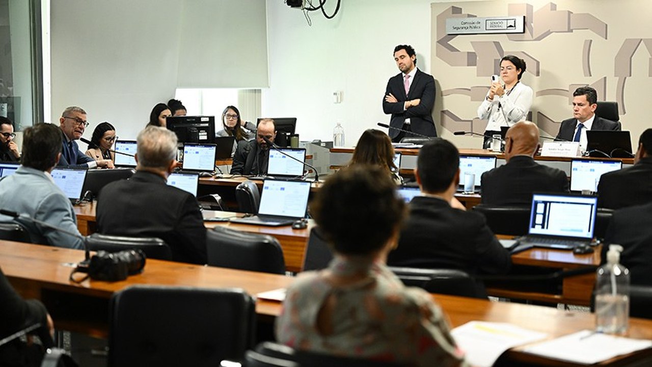 Adolescentes em conflito com a lei poderão ser internados por 10 anos, aprova CSP