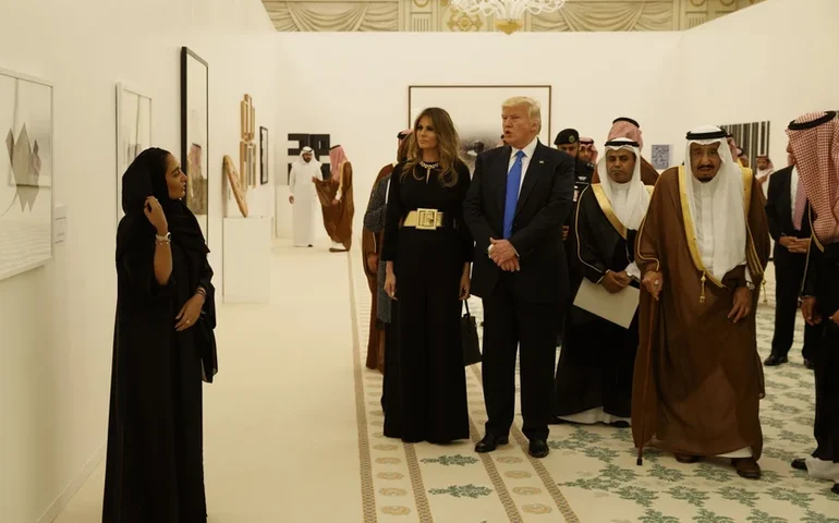 Emirados Árabes anunciam investimento de US$ 1,4 trilhão nos EUA; Trump agradece