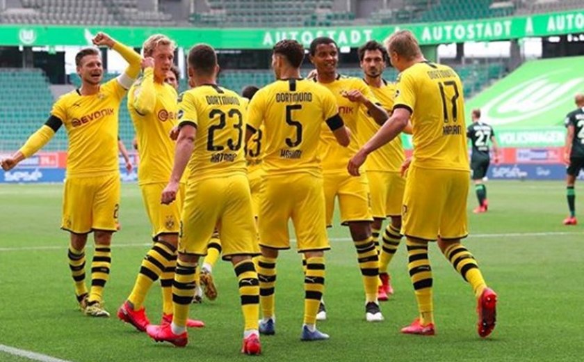 Borussia Dortmund vence Wolfsburg e ganha força para clássico contra o Bayern