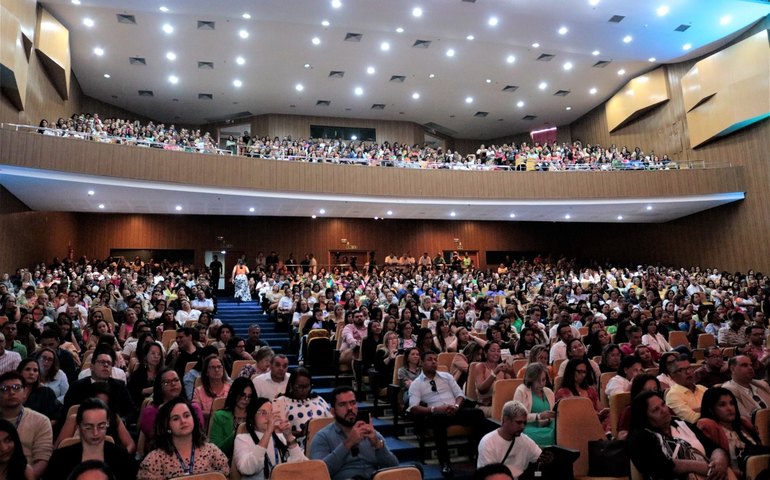Palmeira dos Índios assina termo com o Governo do Estado para melhorar os índices educacionais do município
