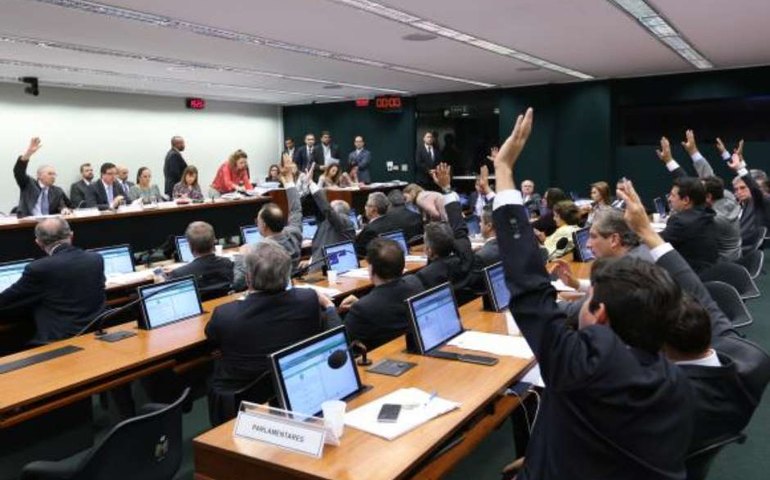 Comissão prevê rejeição de PEC do voto impresso