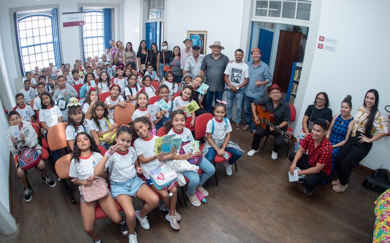 Ação com crianças encerra programação do Arraiá Literá da Biblioteca Graciliano Ramos