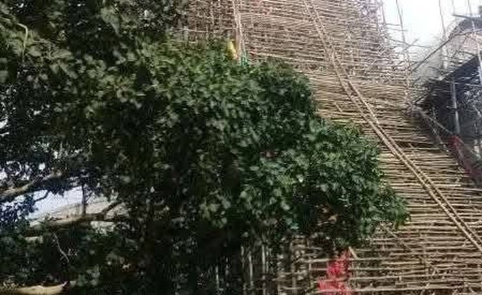 Imagem mostra a precaridade dos andaimes no exterior da Igreja na Etiópia