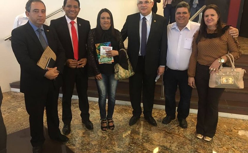 Júlio Cezar representa Alagoas em reunião de prefeitos do Nordeste na Paraíba