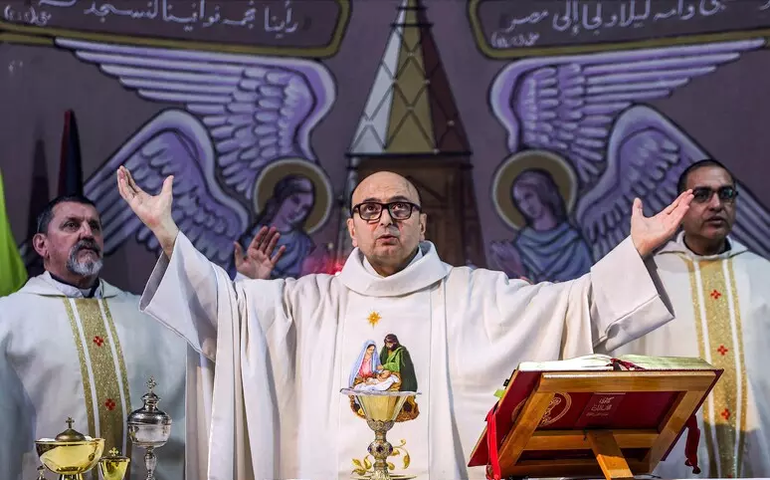 Conheça Gabriel Romanelli, o padre que resiste sob as bombas em Gaza