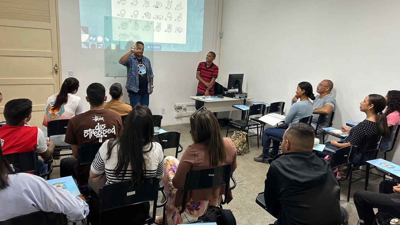 Agentes da Segurança Pública iniciam curso básico de Libras