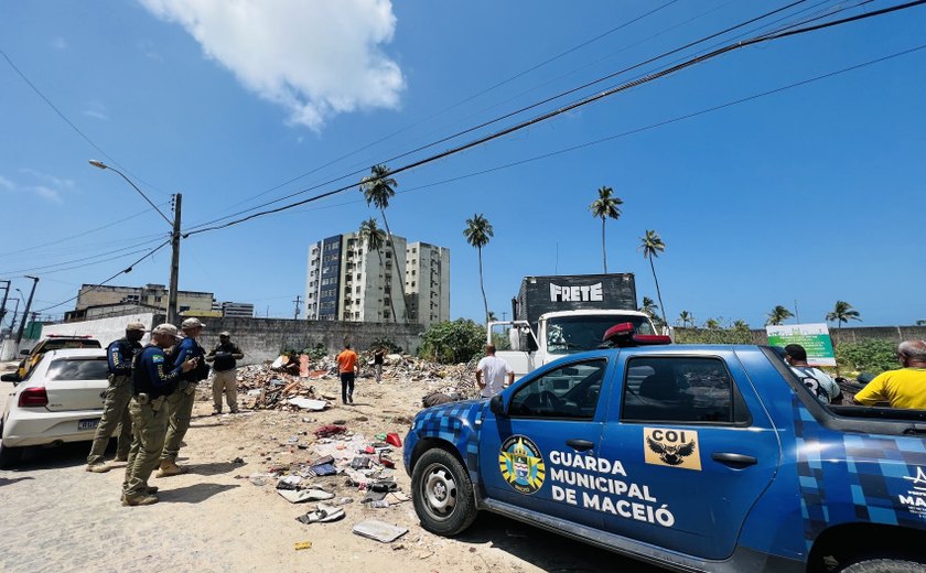 Fiscalização apreende caminhões por descarte irregular lixo no Prado