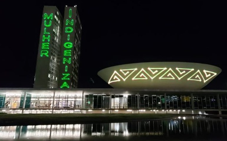 Congresso recebe projeção em apoio à 3ª Marcha das Mulheres Indígenas