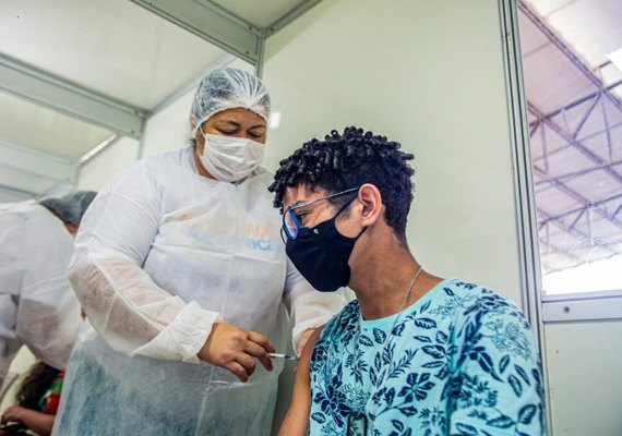 Arapiraca amplia vacinação contra a Covid-19 para adolescentes de 13 anos