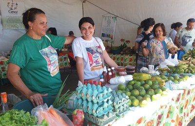 Domingo é dia de Feira Orgânica na orla de Ponta Verde