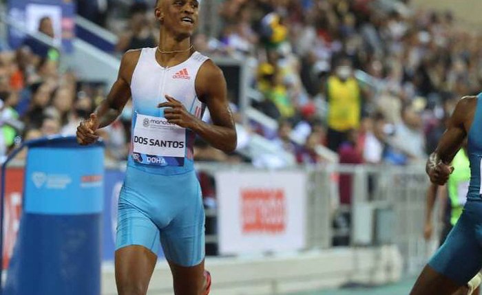 Piu quebra recorde nos 400m com barreiras e volta ao topo do ranking