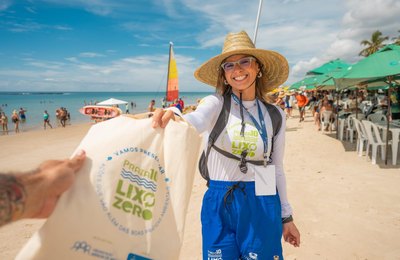Governo de Alagoas participa de atividade socioambiental na Praia do Francês