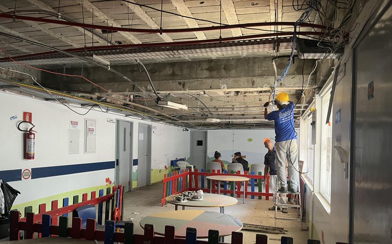 Pediatria do HGE recebe nova iluminação e novo revestimento interno de teto