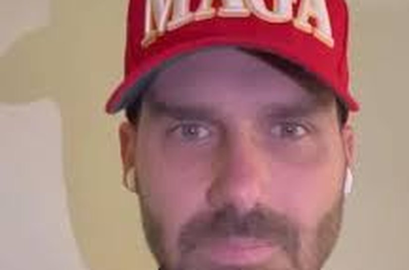 Aliados negociam nomeação de Eduardo Bolsonaro em secretaria estadual para manter mandato