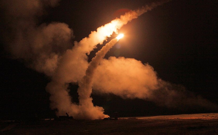 Mídia destaca sistemas antiaéreos da Rússia e China que ameaçam o domínio da Força Aérea dos EUA