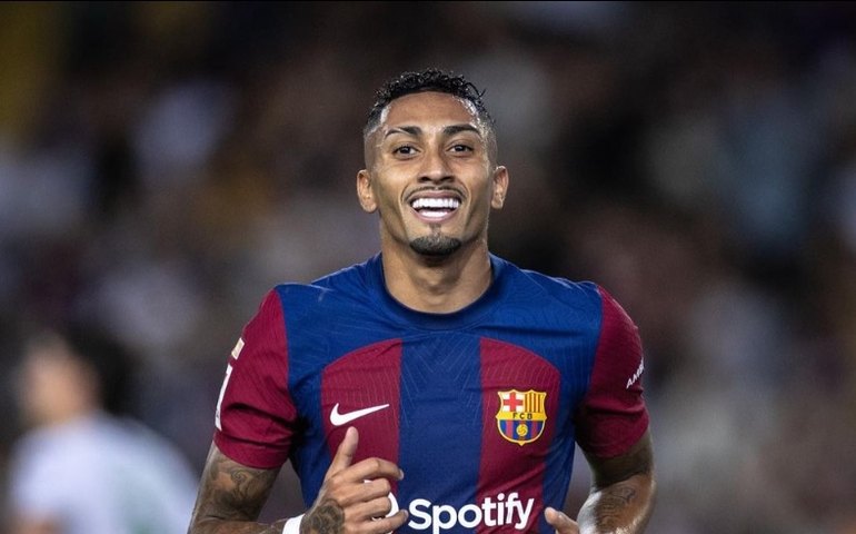 Barcelona confirma lesão e Raphinha será desfalque em clássico na final da Supercopa