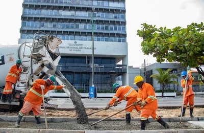 Reurbanização da Praia da Avenida recebe nova etapa de concretagem